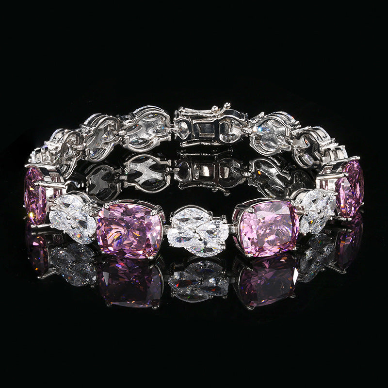 A brass bracelet alternating between light pink and white zirconia. Plating with silver.