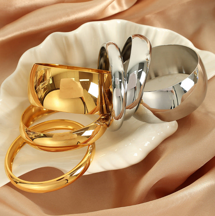 Gold plating and stainless steel bangle bracelets, the overall design is convex.There are three sizes: narrow, medium, and wide.