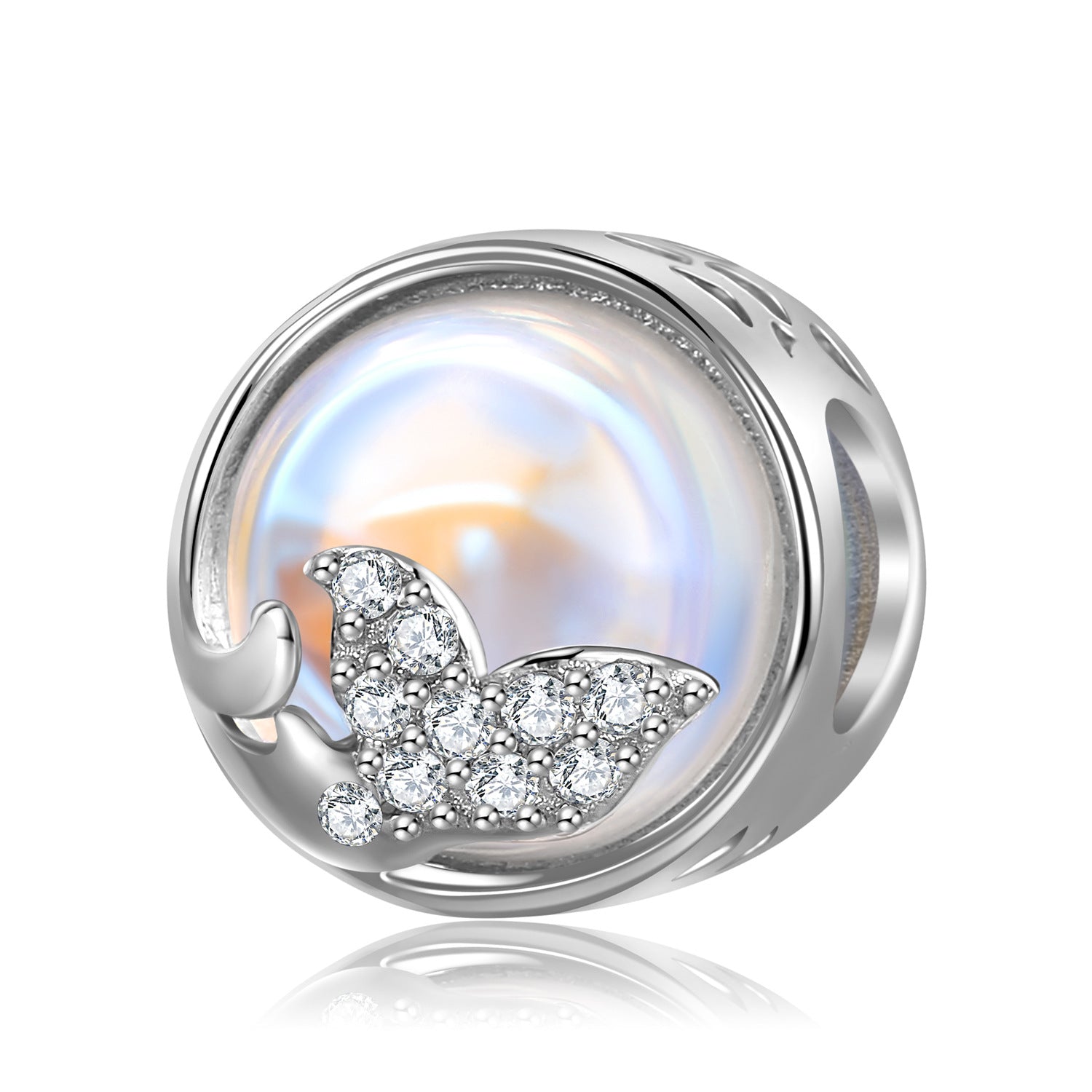 A sterling silver zirconias paved Mermaid's nail, with white pearl charm