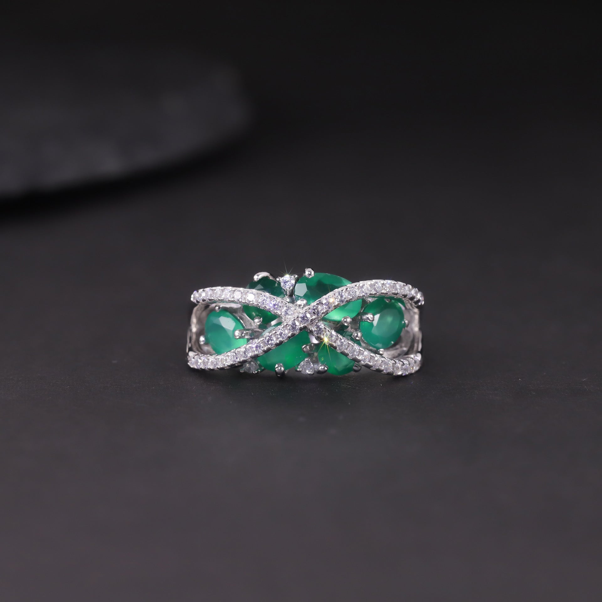 A sterling silver chrysoprase ring, six natral chrysoprase are inlaid in middle, a pave cross design above the stone. Plating with Rhodium.