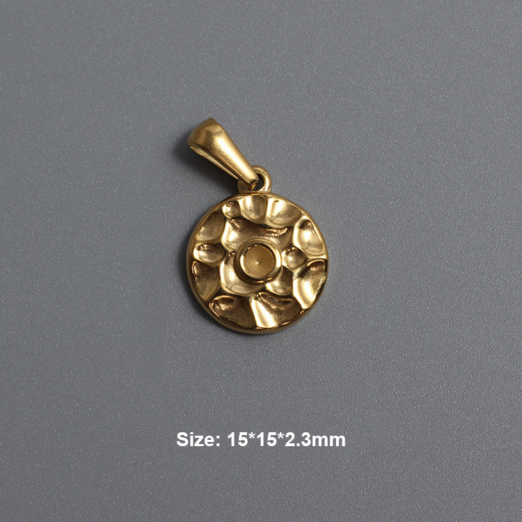 A gold plating pattern design stainless steel charm